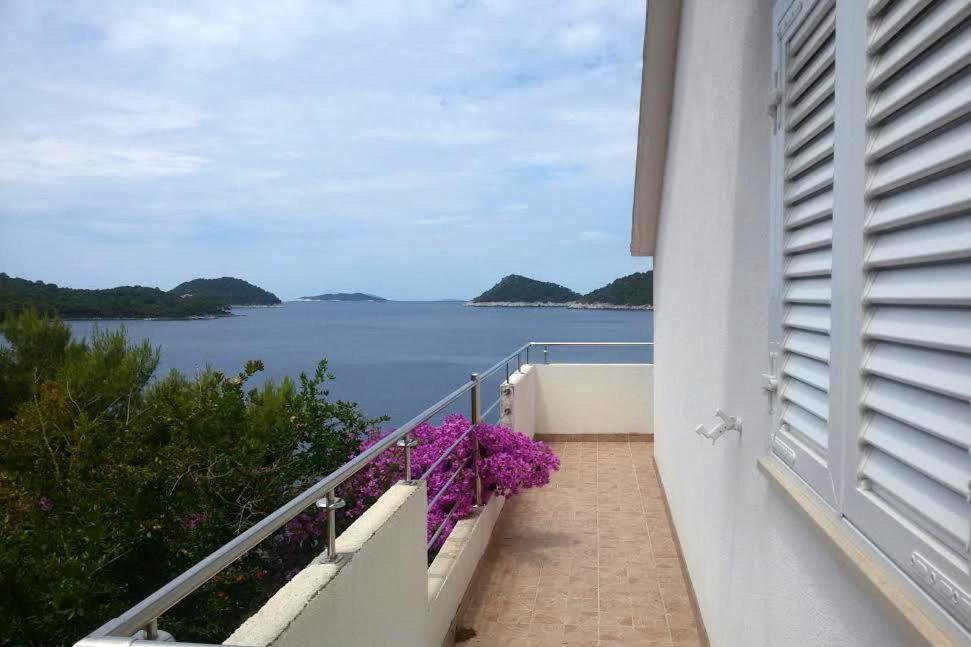 Apartments By The Sea Ubli, Lastovo - 8354 Uble Extérieur photo